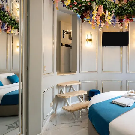 Апартаменты Flowers' Circle Of Piazza Di Spagna Рим