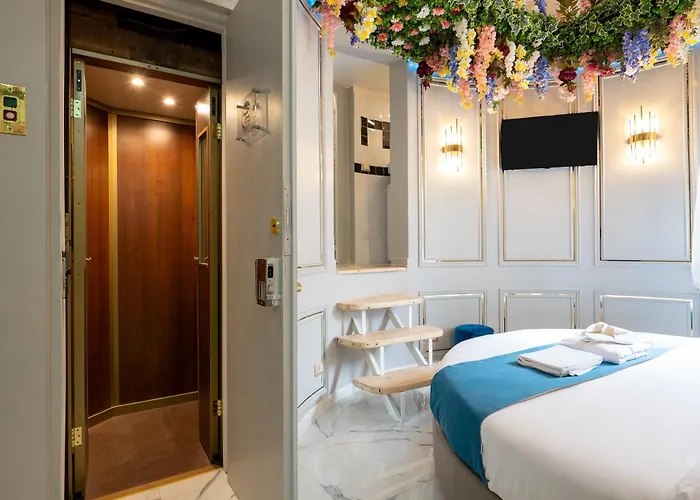 Flowers' Circle Of Piazza Di Spagna Daire *